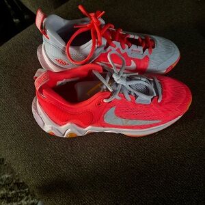 Nike Giannis immortality basketball shoes size 5y never worn.